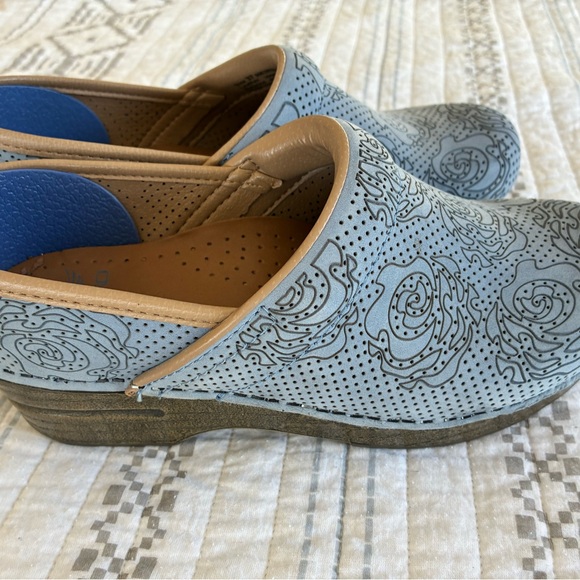 Floral Patterned Clogs - Picture 2 of 5